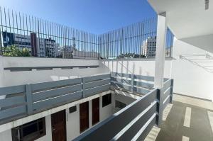 Triplex Townhouse 3 Blocks from the Central Beach