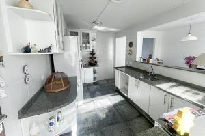 Triplex Townhouse 3 Blocks from the Central Beach