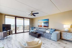 Beautiful Beachfront Condo with Spectacular Views
