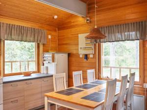 Holiday Home Hyryn herra mökki by Interhome