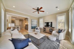 Endless Summer Dream - Cottage Near the Beach with Shared Pool Access