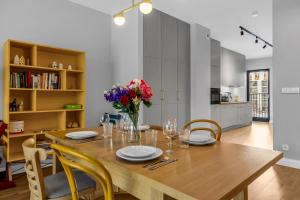 Rydygiera Prestige Suites - 104m2, Parking, Balcony - by Rentujemy