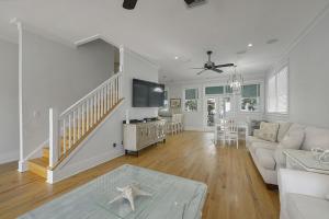 Frangista Jewel - Pet Friendly Luxury Vacation Home Near the Beach with Secluded Pool & Ocean Views