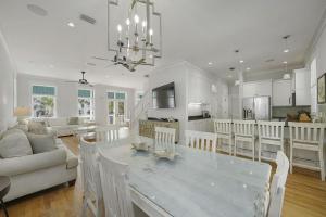 Frangista Jewel - Pet Friendly Luxury Vacation Home Near the Beach with Secluded Pool & Ocean Views
