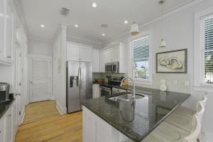 Frangista Jewel - Pet Friendly Luxury Vacation Home Near the Beach with Secluded Pool & Ocean Views