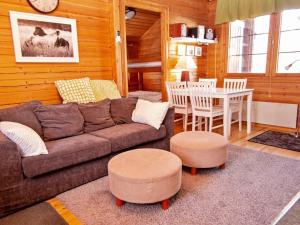 Holiday Home Lomasyväri 810 by Interhome
