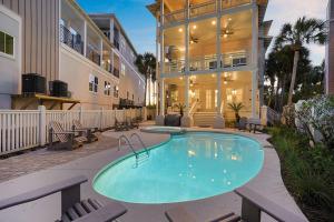 Hermosa Manor - Luxury Vacation Rental House Near the Beach with Private Pool Area & Gulf Views
