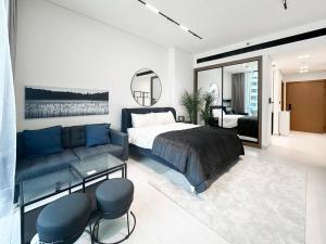 Modern Studio with Private Jacuzzi