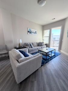 POOL VIEW! Near Dallas Love Field! Medical District! Downtown Dallas!