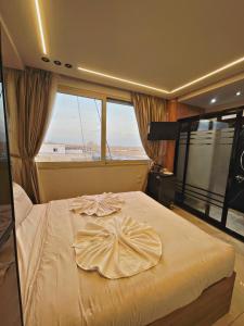 Cloud pyramids view inn