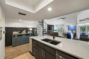 Hidden Dunes 209 - Near the Beach with Shared Amenities & Community Pool