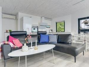 Holiday Home Florinda - 10m from the sea by Interhome