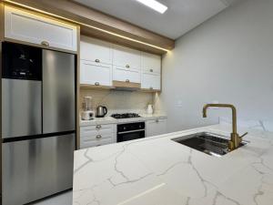 Invictus Residence 202 - Apartamento Frente Rua Decorado na Praia de Palmas a 4 Minutinhos do Mar