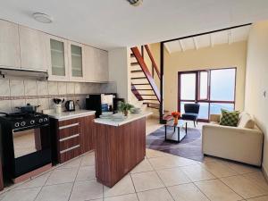 M25 Duplex a media cuadra Embajada de USA