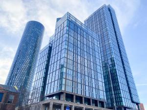 Monthly Deals - Elegant 2-Bed Apartment in City Centre - Coffee Machine, Sleeps 8 - Free Parking