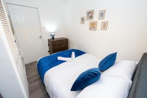 Monthly Deals - Elegant 2-Bed Apartment in City Centre - Coffee Machine, Sleeps 8 - Free Parking