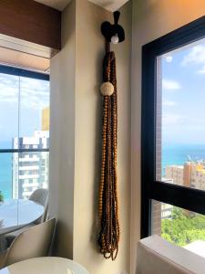 Loft com Projeto de Decoração premiado, com vista Mar Maravilhosa Piscina Academia Rooftop Garagem Lavanderia, na rua mais nobre de Salvador