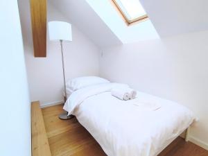 Apartment Poprad - Tatra Elegant, Near High Tatras, Free Parking, Modern Stay