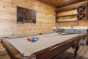 Stunning Views Sleeps 10 - Hot Tub - 2 Fireplaces