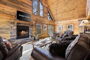 Stunning Views Sleeps 10 - Hot Tub - 2 Fireplaces