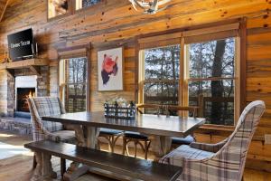 Stunning Views Sleeps 10 - Hot Tub - 2 Fireplaces