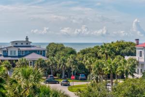 Whispering Palms- The Perfect Beach House! Elevator, Close to Beach
