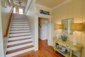 Whispering Palms- The Perfect Beach House! Elevator, Close to Beach