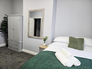 Apartment in Central Huddersfield with free parking