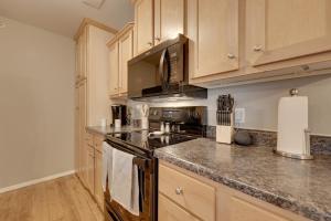 Shop, Golf and Unwind Springfield Gem 7 Mi to Dtwn