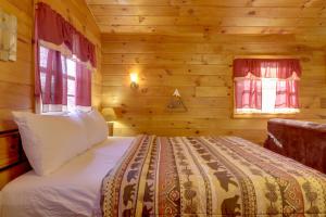 Couples Retreat in Sevierville with Community Perks