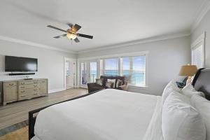 Las Olas - Oceanfront Vacation Home with Private Pool Space & Gulf Views