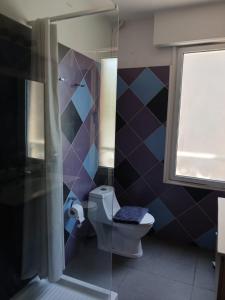 Amplia habitación con baño exclusivo