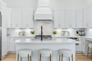 Lillys Pad - Luxury Vacation Rental Near the Beach with Secluded Pool Area & Gulf Views