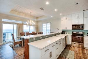 Luna Sea - Luxury Beach Front Home with Views of the Gulf