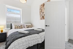 Executive Contractor House, Sleeps 7, Chester