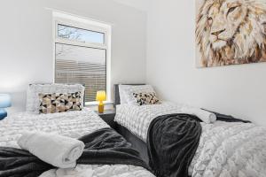 Executive Contractor House, Sleeps 7, Chester