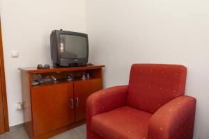 A44 - Casa Crisogno Street in Lagos