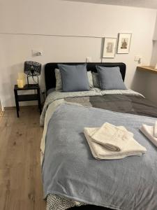 Modern loft 3 min walk to the sea 78а