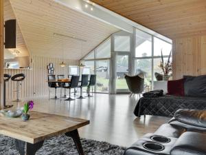 Holiday Home Hegge - 300m from the sea by Interhome