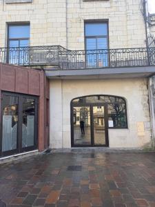 APPARTEMENT DUPLEX SAUMUR CENTRE, refait à neuf, à proximité du château