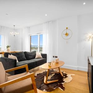 Stylish 2 Bed Apartment - City Centre - Balcony - Wi-Fi Netflix 711CS