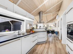 Holiday Home Sylta - from the sea by Interhome