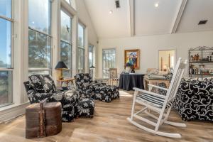 At Ease - 535 Barcelona