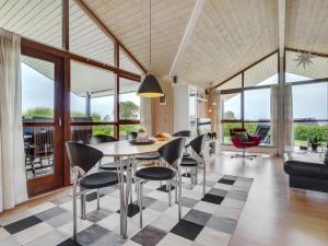 Holiday Home Juliana - 400m from the sea by Interhome