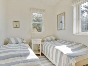 Apartment Hubertine - 100m to the inlet by Interhome