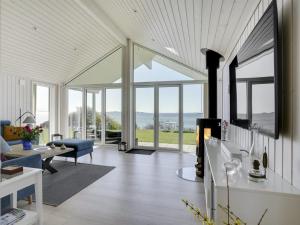 Holiday Home Lander - 20m from the sea by Interhome