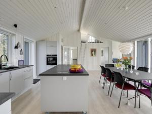 Holiday Home Lander - 20m from the sea by Interhome