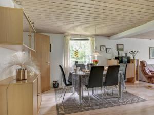 Holiday Home Yak - 350m from the sea by Interhome