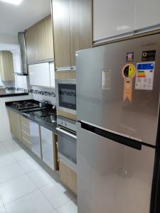 Apartamento confortável com suíte na Praia Grande