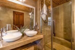 Farm House with Pool & Never Ending Mountain Views